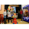 Kinderen van verzamelaar openen LEGO-expo