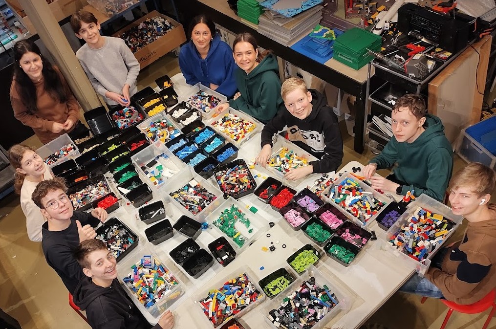 Scholieren en duizenden steentjes