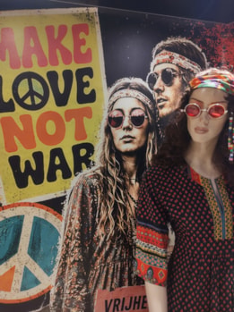 tentoonstelling “Jong! Jeugdculturen van nozem tot TikTok” peace