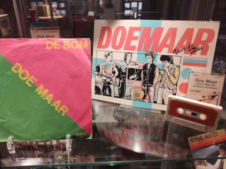 tentoonstelling “Jong! Jeugdculturen van nozem tot TikTok” Doe Maar rage
