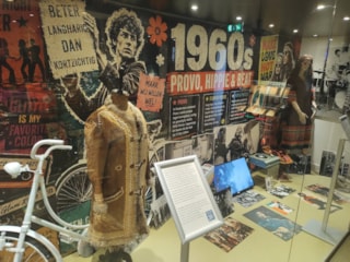 tentoonstelling “Jong! Jeugdculturen van nozem tot TikTok” 60s