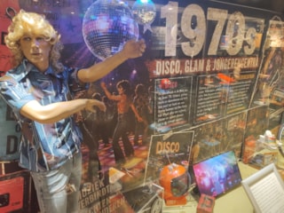 tentoonstelling “Jong! Jeugdculturen van nozem tot TikTok” 70s