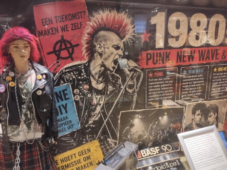 tentoonstelling “Jong! Jeugdculturen van nozem tot TikTok” 80s