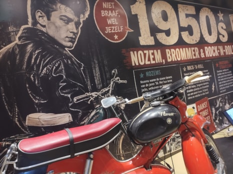 tentoonstelling “Jong! Jeugdculturen van nozem tot TikTok” 50s